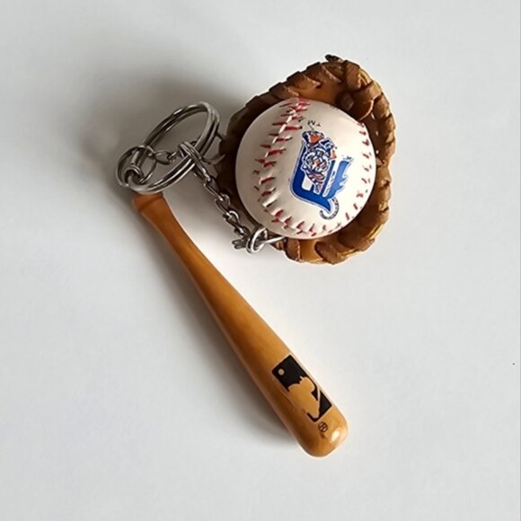 Baseball MLB 1993 Glove and Bat Keychain Set - Picture 2 of 13